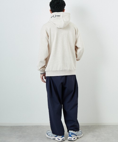 FRED PERRY/フレッドペリー] 別注 フードロゴ刺繍スウェット