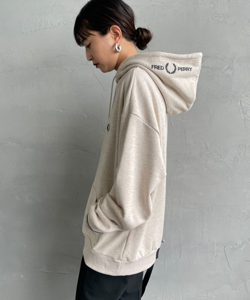 FRED PERRY/フレッドペリー] 別注 フードロゴ刺繍スウェット