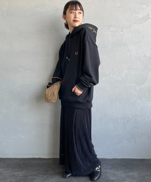 FRED PERRY/フレッドペリー] 別注 フードロゴ刺繍スウェットパーカー