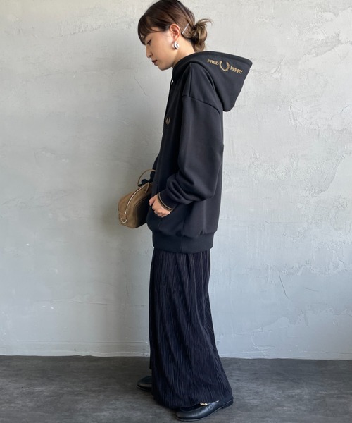 FRED PERRY/フレッドペリー] 別注 フードロゴ刺繍スウェット