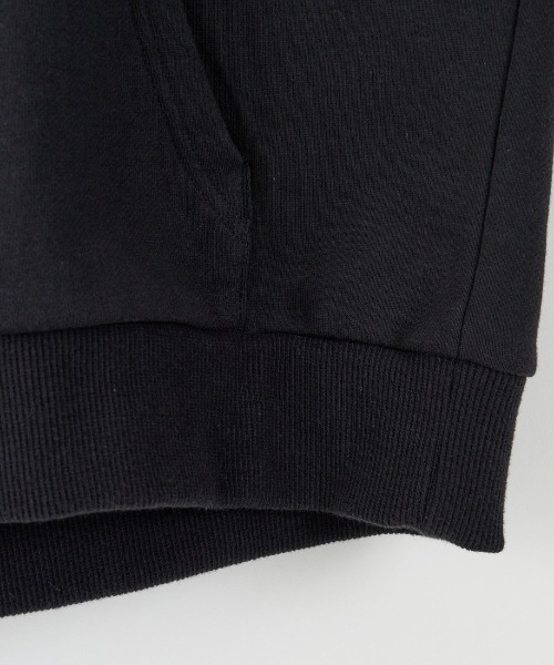 FRED PERRY（フレッドペリー）の「[FRED PERRY/フレッドペリー] 別注 フードロゴ刺繍スウェットパーカー【追加】（パーカー・レディース・グレイッシュベージュ/キャメル/ネイビー/ブラック・S/M/L/XL）」の14枚目の写真