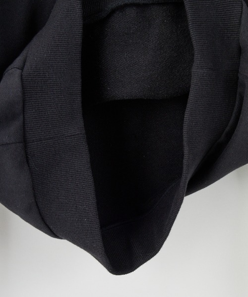 FRED PERRY（フレッドペリー）の「[FRED PERRY/フレッドペリー] 別注 フードロゴ刺繍スウェットパーカー【追加】（パーカー・レディース・グレイッシュベージュ/キャメル/ネイビー/ブラック・S/M/L/XL）」の12枚目の写真