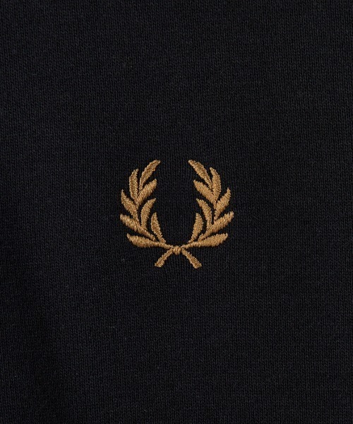 FRED PERRY（フレッドペリー）の「[FRED PERRY/フレッドペリー] 別注 フードロゴ刺繍スウェットパーカー【追加】（パーカー・レディース・グレイッシュベージュ/キャメル/ネイビー/ブラック・S/M/L/XL）」の10枚目の写真