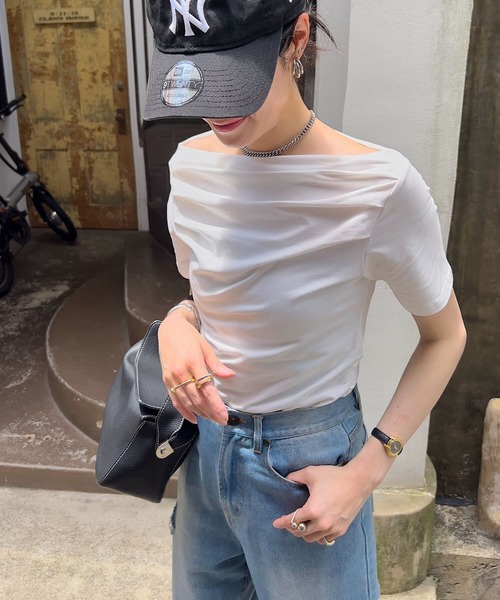 KOBE LETTUCE（コウベレタス）の「タックデザインオフショルダーTシャツ（Tシャツ/カットソー・レディース・ブラック/ホワイト×ブラック/オフホワイト/グレー・M）」の22枚目の写真