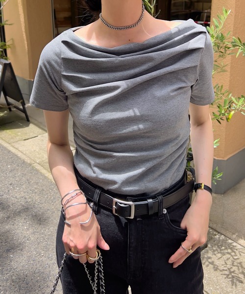 KOBE LETTUCE（コウベレタス）の「タックデザインオフショルダーTシャツ（Tシャツ/カットソー・レディース・ブラック/ホワイト×ブラック/オフホワイト/グレー・M）」の13枚目の写真