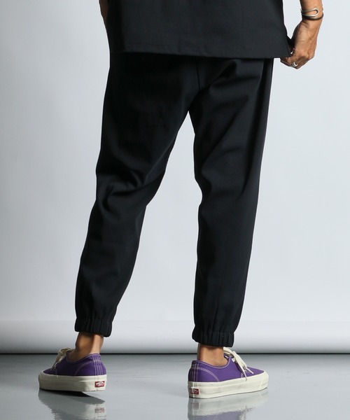 The DUFFER of ST.GEORGE（ザダファーオブセントジョージ）の「「AIR FLEX」SETUP HONEYCOMB GYM PANTS：機能素材 「エアフレックス」セットアップ ジムパンツ（スウェットパンツ・メンズ・ブラック/ネイビー・X-LARGE/LARGE/MEDIUM/SMALL）」の8枚目の写真