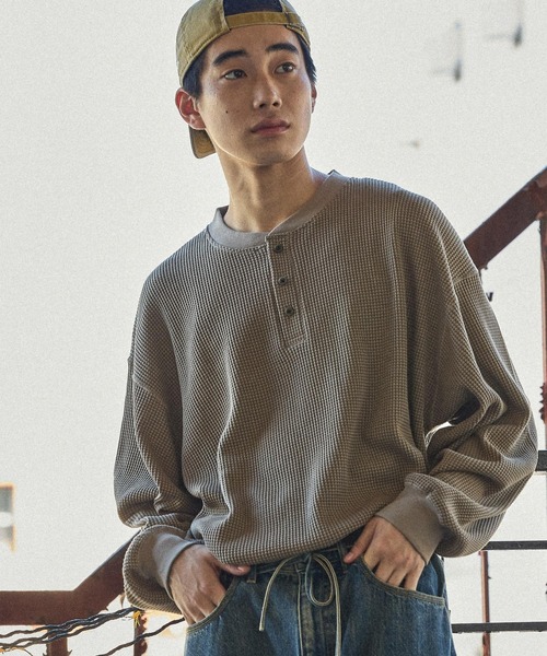 niko and...（ニコアンド）の「ワッフルヘンリーロンT（Tシャツ/カットソー・メンズ・オフホワイト/ブラック/ベージュ・LARGE/MEDIUM）」の3枚目の写真