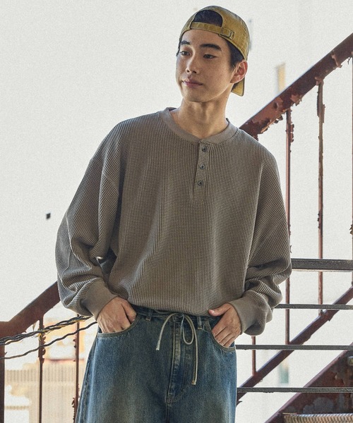 niko and...（ニコアンド）の「ワッフルヘンリーロンT（Tシャツ/カットソー・メンズ・オフホワイト/ブラック/ベージュ・LARGE/MEDIUM）」の11枚目の写真