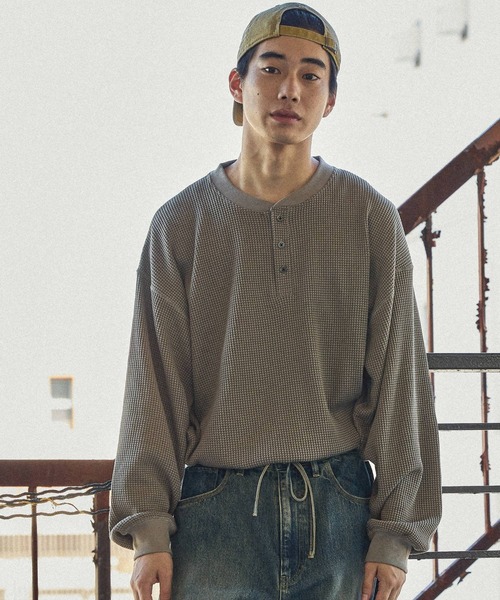 niko and...（ニコアンド）の「ワッフルヘンリーロンT（Tシャツ/カットソー・メンズ・オフホワイト/ブラック/ベージュ・LARGE/MEDIUM）」の12枚目の写真