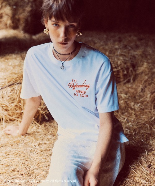 Coca Cola（コカコーラ）の「【Coca-Cola】VIS別注フォト＆ロゴプリントアソートTシャツ（Tシャツ/カットソー・レディース・チャコールグレー/ピンク/ホワイト・FREE）」の2枚目の写真