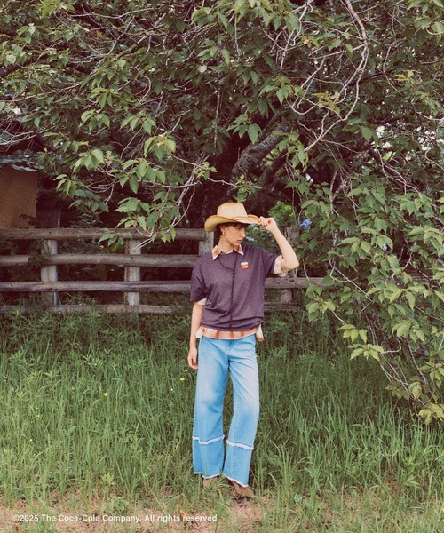 Coca Cola（コカコーラ）の「【Coca-Cola】VIS別注フォト＆ロゴプリントアソートTシャツ（Tシャツ/カットソー・レディース・チャコールグレー/ピンク/ホワイト・FREE）」の5枚目の写真