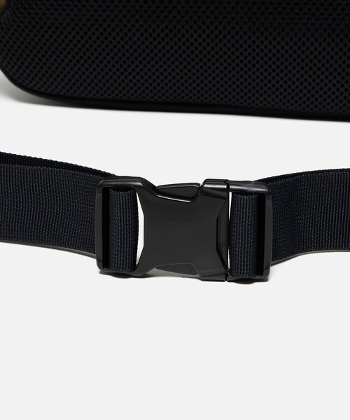 AIGLE（エーグル）の「撥水 ハイキング クロスボディバッグ（ボディバッグ/ウエストポーチ・レディース・カーキ/ブラック・FREE）」の21枚目の写真