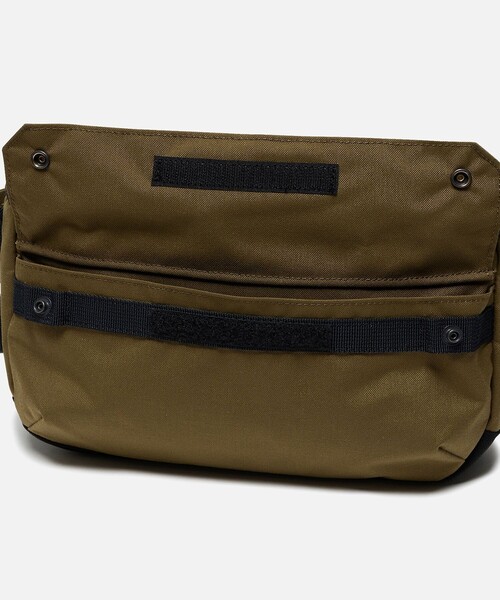 AIGLE（エーグル）の「撥水 ハイキング クロスボディバッグ（ボディバッグ/ウエストポーチ・レディース・カーキ/ブラック・FREE）」の18枚目の写真