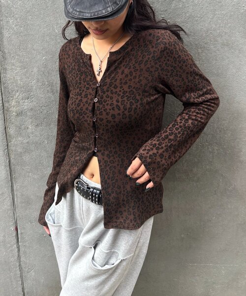 WHO'S WHO gallery(フーズフーギャラリー)の「ナローカーディガン(カーディガン/ボレロ・レディース・ブラウン/カーキ・FREE)」の2枚目の写真