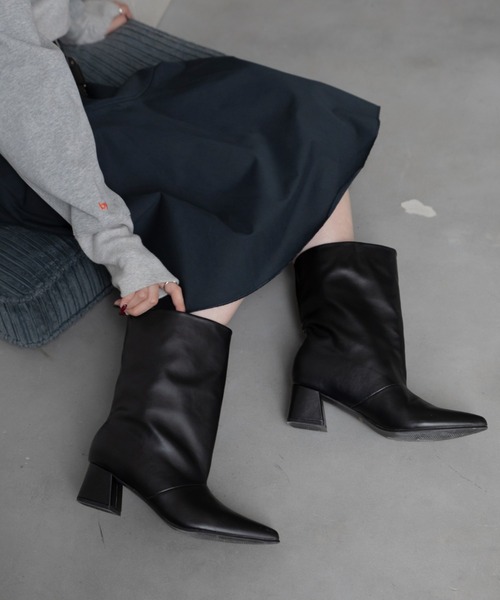 VACANCY（ヴァカンシー）の「ワイドポインテッドトゥブーツ（ブーツ・レディース・ブラック/ベージュ・MEDIUM/LARGE）」の2枚目の写真