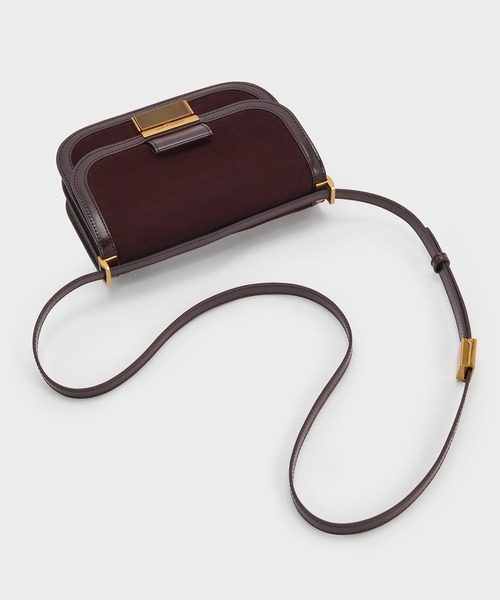 CHARLES & KEITH(チャールズ & キース)の「Charlot シャーロットスエードバッグ(ショルダーバッグ・レディース・ブラウン系その他7/サンドベージュ・M)」の6枚目の写真