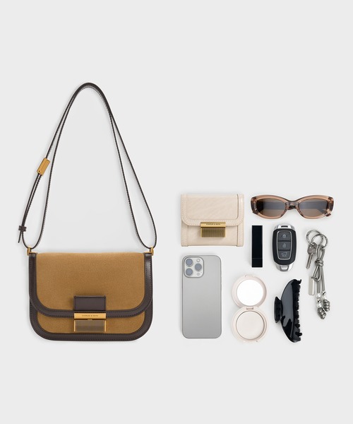 CHARLES & KEITH(チャールズ & キース)の「Charlot シャーロットスエードバッグ(ショルダーバッグ・レディース・ブラウン系その他7/サンドベージュ・M)」の17枚目の写真