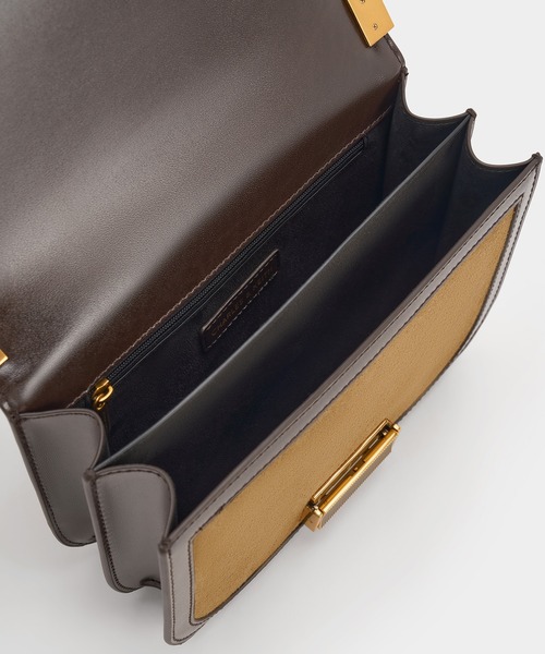 CHARLES & KEITH(チャールズ & キース)の「Charlot シャーロットスエードバッグ(ショルダーバッグ・レディース・ブラウン系その他7/サンドベージュ・M)」の8枚目の写真