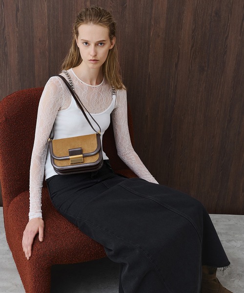 CHARLES & KEITH(チャールズ & キース)の「Charlot シャーロットスエードバッグ(ショルダーバッグ・レディース・ブラウン系その他7/サンドベージュ・M)」の21枚目の写真