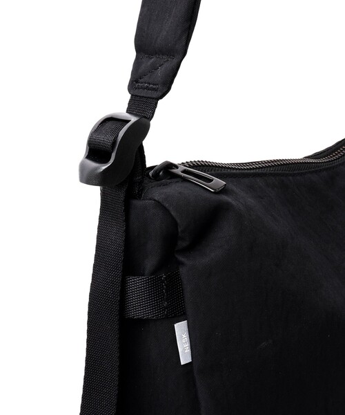 NESK/ネスク】バーティカルショルダーバッグ NS-013（ショルダーバッグ