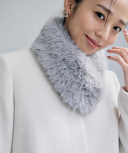 index（インデックス）の「ビジュー付きフェイクファーティペット（ストール/ショール・レディース・グレー/オフホワイト/ベージュ・00）」の4枚目の写真