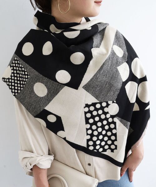 le.coeur blanc（ルクールブラン）の「《WEB限定アイテム》アソート柄大判ストール（ストール/ショール・レディース・ブルー系その他4/ブラック系その他/ホワイト系その他2・FREE）」の6枚目の写真