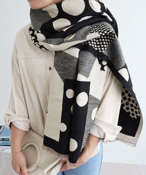 le.coeur blanc（ルクールブラン）の「《WEB限定アイテム》アソート柄大判ストール（ストール/ショール・レディース・ブルー系その他4/ブラック系その他/ホワイト系その他2・FREE）」の7枚目の写真