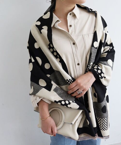 le.coeur blanc（ルクールブラン）の「《WEB限定アイテム》アソート柄大判ストール（ストール/ショール・レディース・ブルー系その他4/ブラック系その他/ホワイト系その他2・FREE）」の10枚目の写真