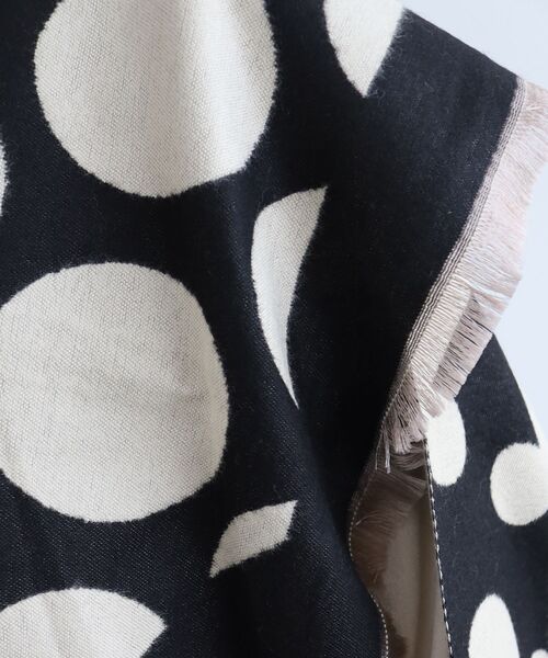 le.coeur blanc（ルクールブラン）の「《WEB限定アイテム》アソート柄大判ストール（ストール/ショール・レディース・ブルー系その他4/ブラック系その他/ホワイト系その他2・FREE）」の11枚目の写真