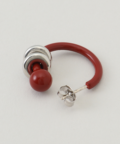 JUSTINE CLENQUET（ジュスティーヌクランケ）の「【JUSTINE CLENQUET】ALAN LACQUERED EARRINGS：ピアス（両耳）（ピアス（両耳用）・レディース・ブラック/アイボリー/レッド・FREE）」の5枚目の写真