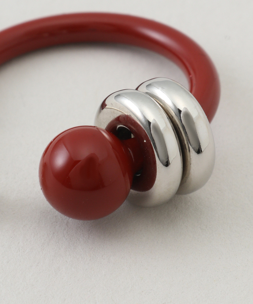 JUSTINE CLENQUET（ジュスティーヌクランケ）の「【JUSTINE CLENQUET】ALAN LACQUERED EARRINGS：ピアス（両耳）（ピアス（両耳用）・レディース・ブラック/アイボリー/レッド・FREE）」の8枚目の写真