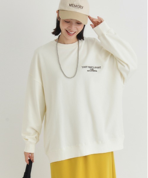 Right-on（ライトオン）の「HONEYSUCKLE ROSE(ハニーサックルローズ)【レディース】ロゴスウェットプルオーバー(ゆったりシルエット/体型カバー)（スウェット・レディース・ダークグレー/オフホワイト/グレー/ブルー・S/L/M）」の2枚目の写真