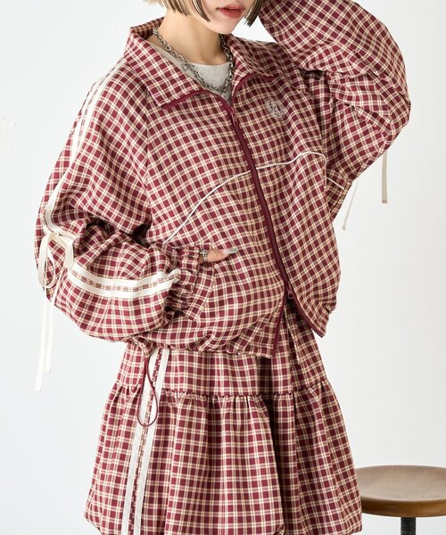 w closet（ダブルクローゼット）の「チェックラインブルゾン（ブルゾン・レディース・ブラック/レッド・FREE）」の2枚目の写真