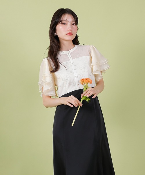 Kana（カナ）の「ラッフルスリーブ 刺繍レース ワンピース ドレス パーティー ドレス 結婚式 お呼ばれ オケージョン（ドレス・レディース・アイボリー/ブラック・M/S）」の3枚目の写真