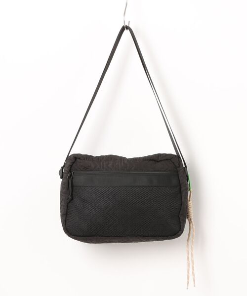 チチカカ(チチカカ)の「キルティングショルダーバッグ(ショルダーバッグ・レディース・シルバー/オフホワイト/ブラック・FREE)」の14枚目の写真