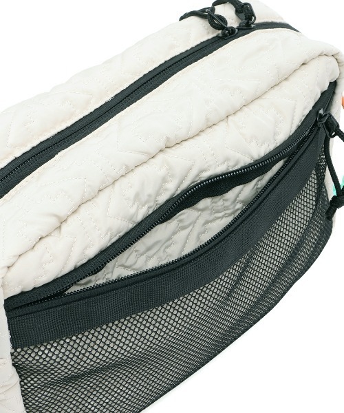 チチカカ(チチカカ)の「キルティングショルダーバッグ(ショルダーバッグ・レディース・シルバー/オフホワイト/ブラック・FREE)」の7枚目の写真