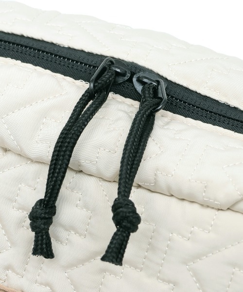 チチカカ(チチカカ)の「キルティングショルダーバッグ(ショルダーバッグ・レディース・シルバー/オフホワイト/ブラック・FREE)」の8枚目の写真