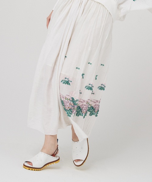 bedsidedrama（ベットサイドドラマ）の「Mosaic Garden Lace-Up Skirt（スカート・レディース・ホワイト/ブラック・1）」の4枚目の写真