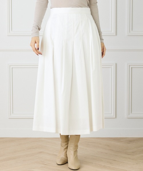 INED（イネド）の「タックプリーツスカート（スカート・レディース・オフホワイト/チャコールグレー・7号/9号/11号）」の2枚目の写真