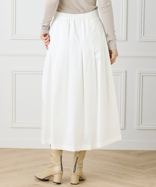 INED（イネド）の「タックプリーツスカート（スカート・レディース・オフホワイト/チャコールグレー・7号/9号/11号）」の13枚目の写真