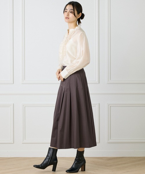 INED（イネド）の「タックプリーツスカート（スカート・レディース・オフホワイト/チャコールグレー・7号/9号/11号）」の3枚目の写真