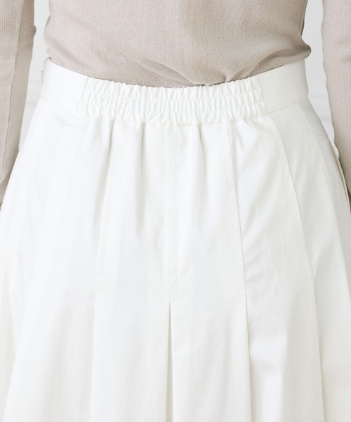 INED（イネド）の「タックプリーツスカート（スカート・レディース・オフホワイト/チャコールグレー・7号/9号/11号）」の6枚目の写真