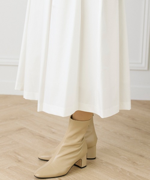 INED（イネド）の「タックプリーツスカート（スカート・レディース・オフホワイト/チャコールグレー・7号/9号/11号）」の7枚目の写真