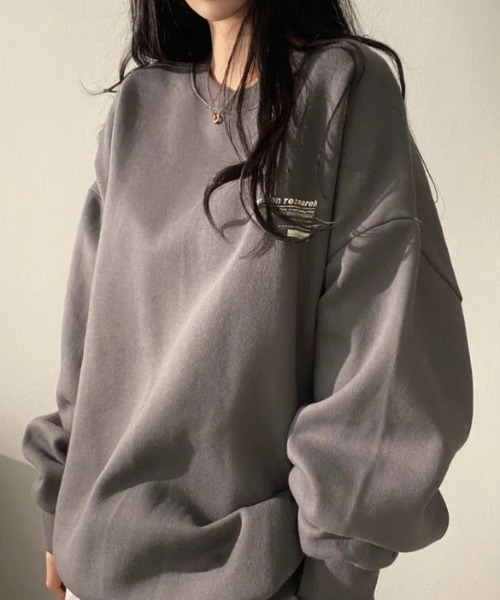 yuue' ( wear )(ユーイ)の「裏起毛オーバーサイズロゴスウェット(スウェット・レディース・ライトグレー/グレー/チャコールグレー/ブラック・FREE)」の12枚目の写真