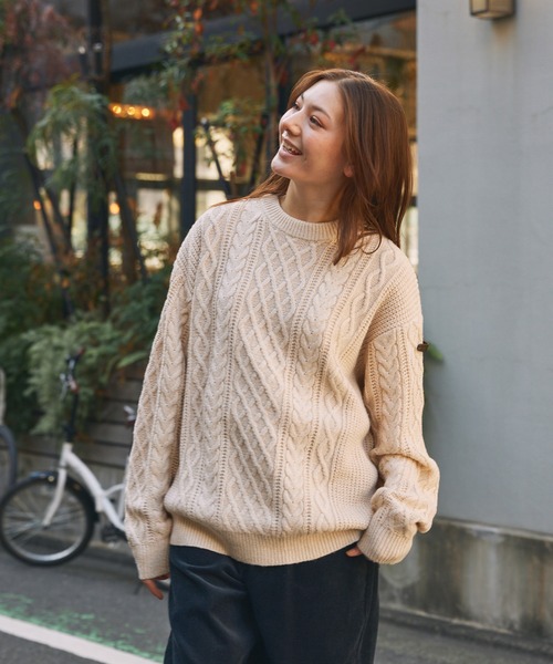 THE CRAFT CREW PRODUCTS(ザクラフトクループロダクツ)の「ウォッシャブル ケーブルニット クルーネックプルオーバー / 帯電防止・アンチピリング【THE CRAFT CREW PRODUCTS】(ニット/セーター・メンズ・チャコール/アッシュグレー/アイボリー/ブラウン/ワイン/ブラック/ネイビー・L/M/S)」の21枚目の写真
