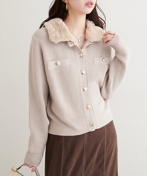natural couture(ナチュラルクチュール)の「衿ファー付き片畦ニットカーディガン(カーディガン/ボレロ・レディース・グレー/オフホワイト/ブラウン・FREE)」の18枚目の写真