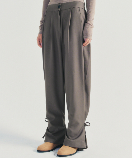 NICK&NICOLE(ニックアンドニコール)の「PINTUCK STRAP PANTS_BROWN(スラックス・レディース・その他・FREE)」の3枚目の写真