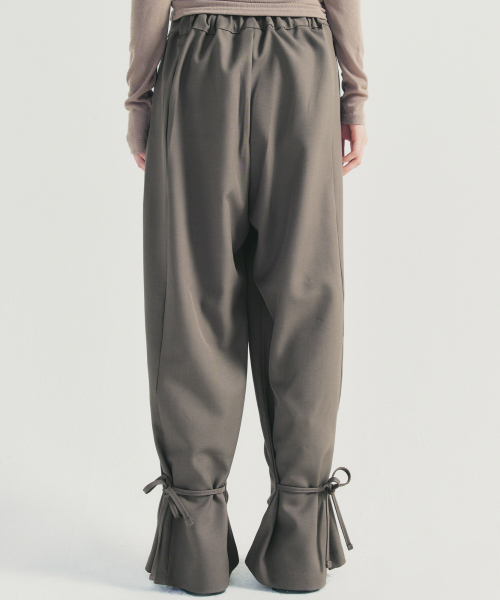 NICK&NICOLE(ニックアンドニコール)の「PINTUCK STRAP PANTS_BROWN(スラックス・レディース・その他・FREE)」の4枚目の写真