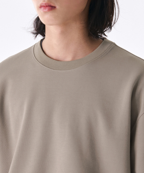 MUSINSA STANDARD（ムシンサスタンダード）の「[クールタンダード] レギュラースウェットシャツ [グレイッシュベージュ]（スウェット・メンズ・その他・SMALL/MEDIUM/LARGE/X-LARGE/XX-LARGE/XXX-LARGE）」の4枚目の写真