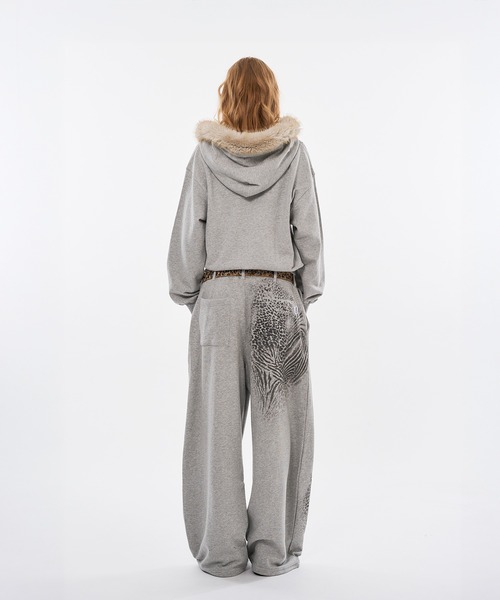 WISH FOR EVER(ウィッシュフォーエバー)の「ZEBRA & LEOPARD PRINT CURVE SWEAT PANTS / ゼブラ&レオパードプリントカーブスウェットパンツ(スウェットパンツ・メンズ・グレー/ブラック・LARGE/MEDIUM/SMALL)」の6枚目の写真